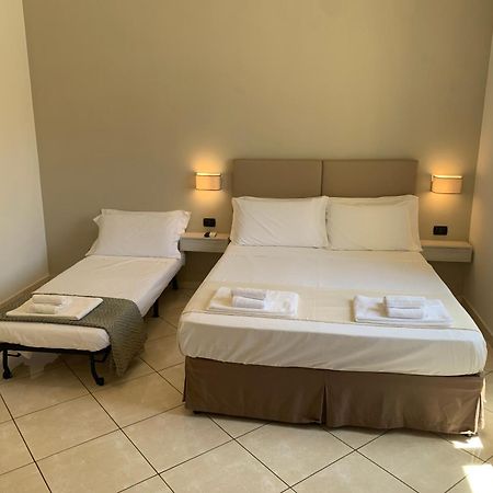 Hotel Tuanis à Naples Extérieur photo