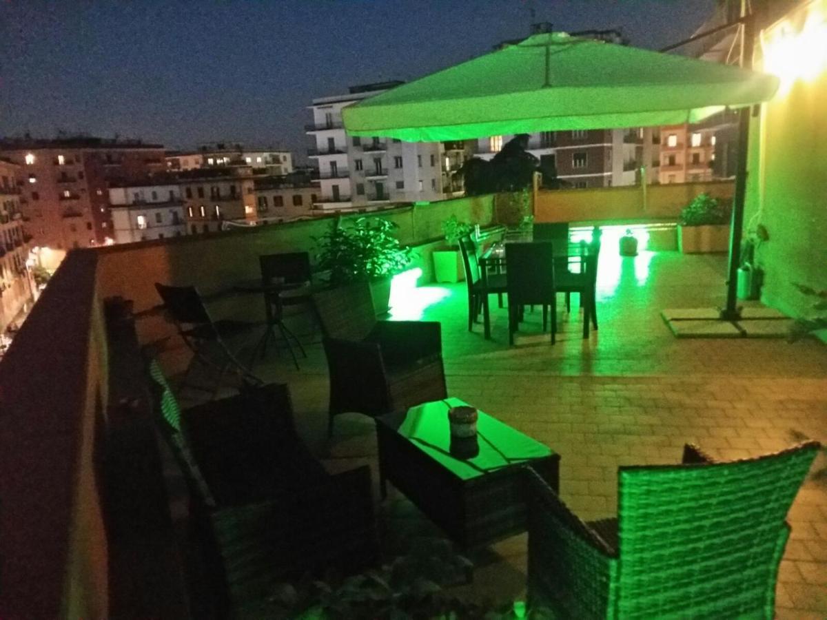 Hotel Tuanis à Naples Extérieur photo