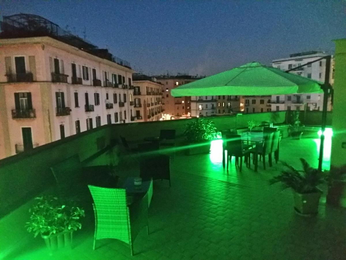Hotel Tuanis à Naples Extérieur photo