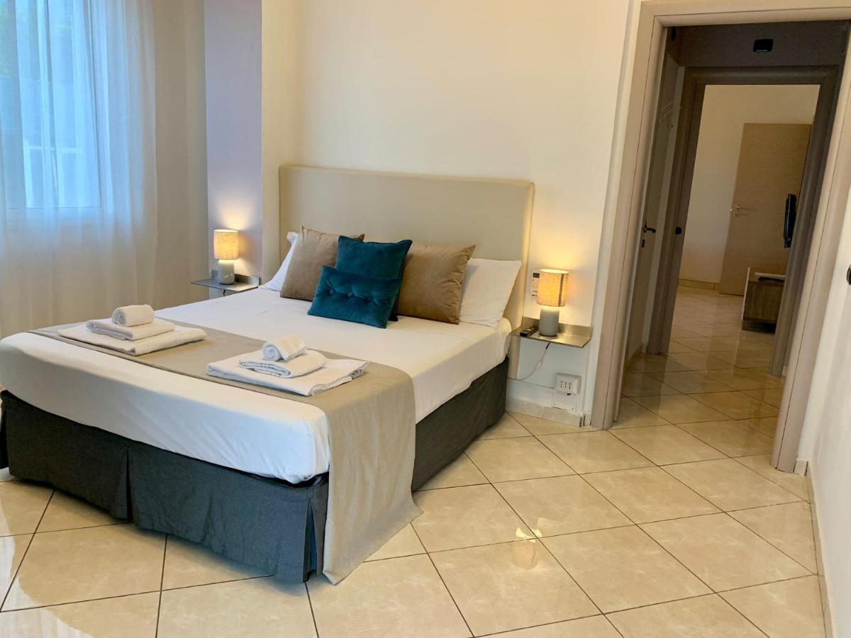 Hotel Tuanis à Naples Extérieur photo