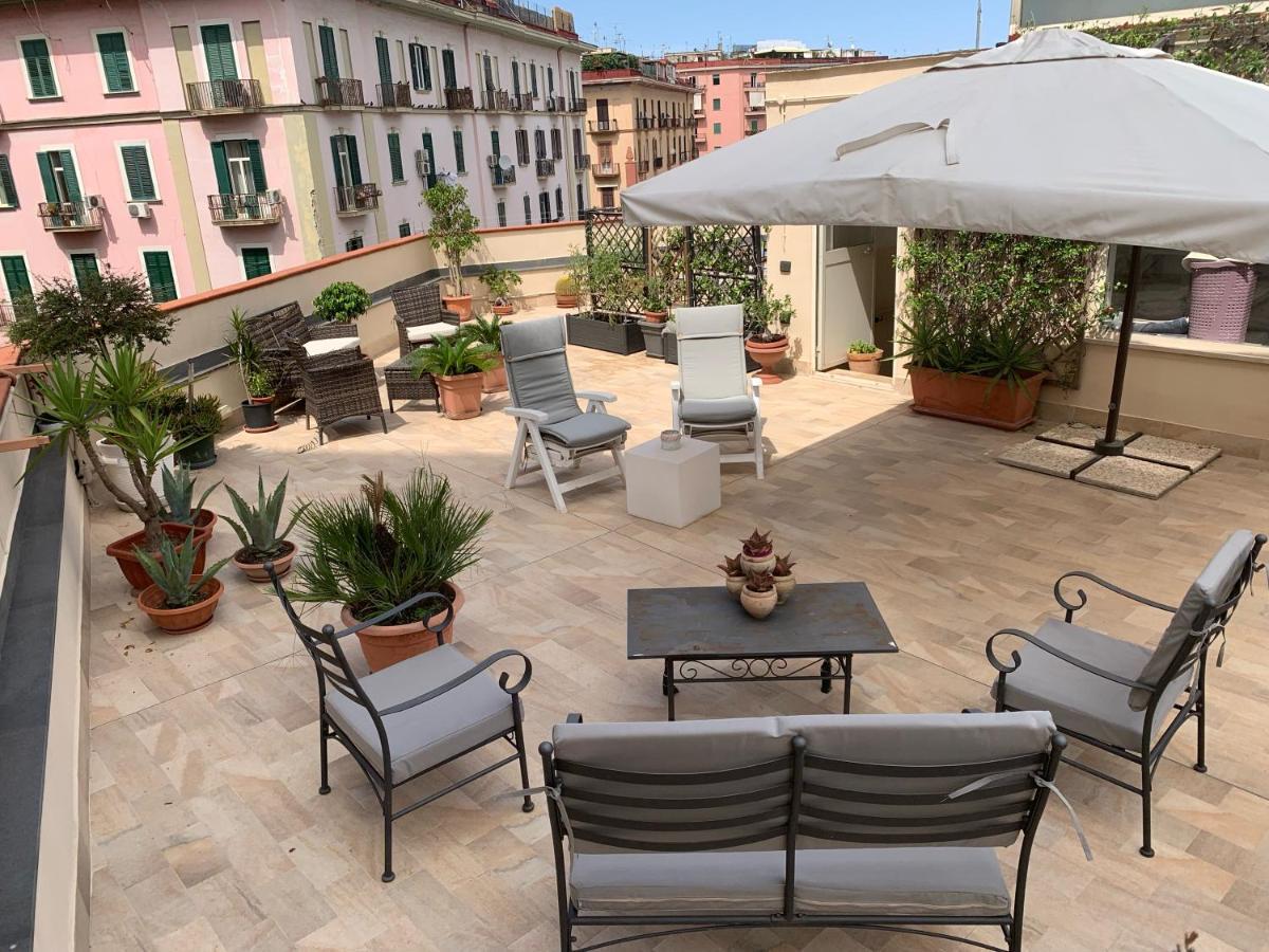 Hotel Tuanis à Naples Extérieur photo