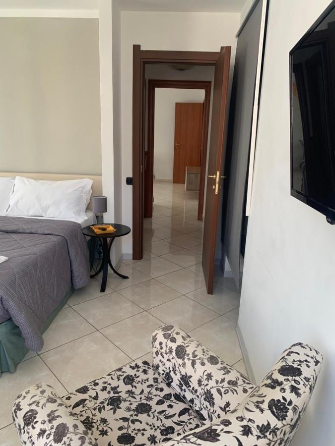 Hotel Tuanis à Naples Extérieur photo