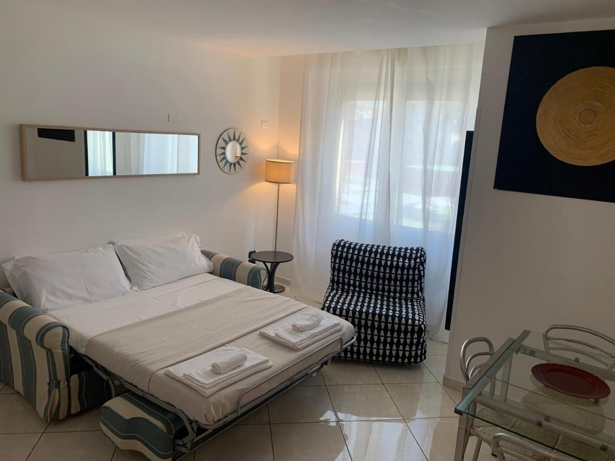 Hotel Tuanis à Naples Extérieur photo