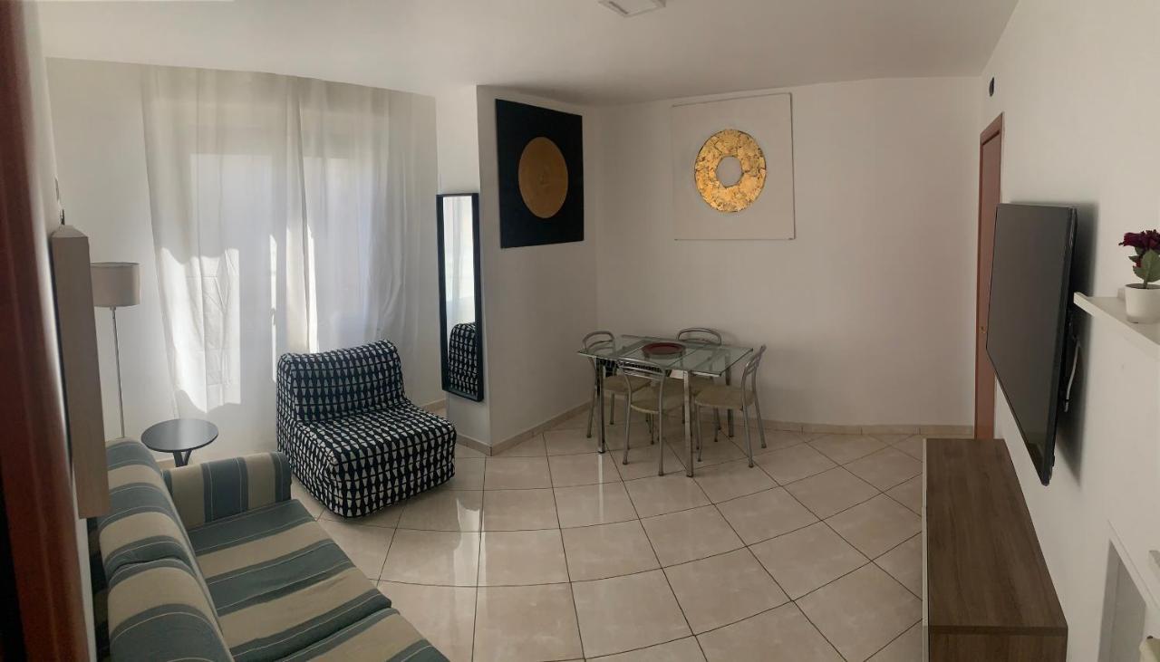 Hotel Tuanis à Naples Extérieur photo