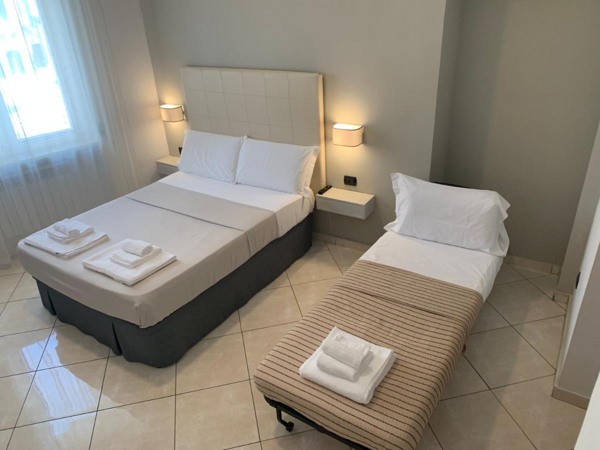 Hotel Tuanis à Naples Extérieur photo