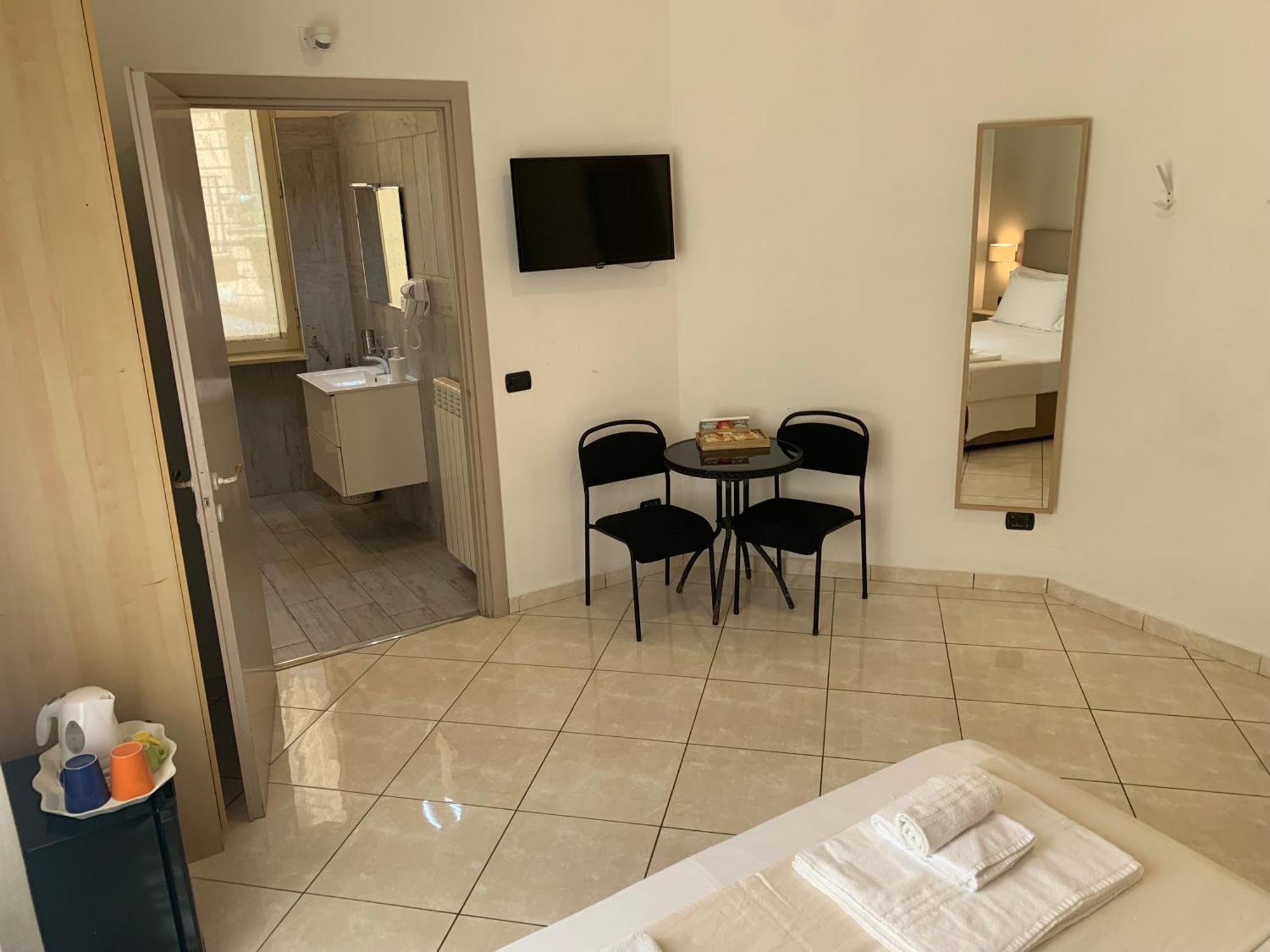 Hotel Tuanis à Naples Extérieur photo