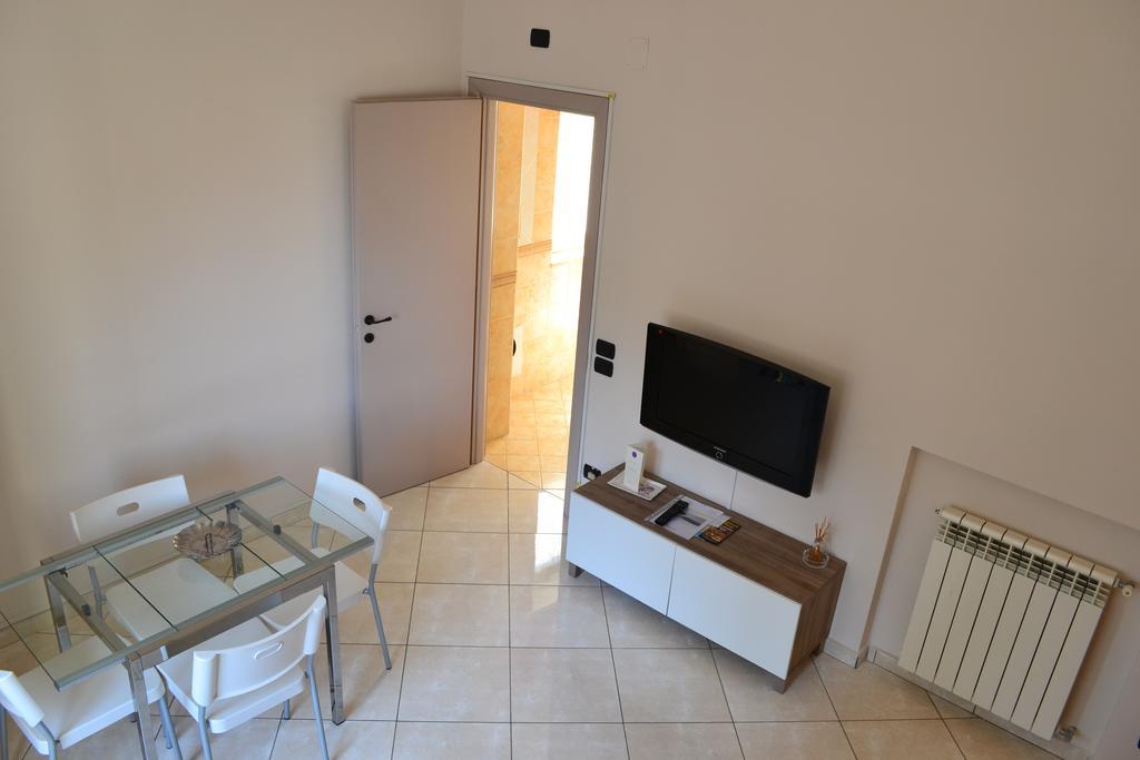 Hotel Tuanis à Naples Extérieur photo